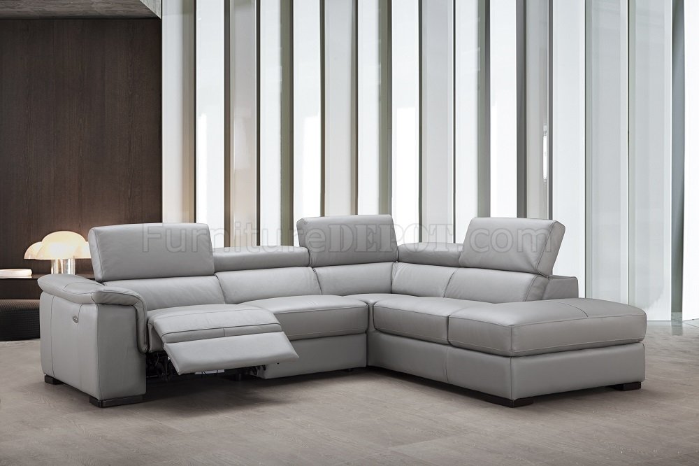 Perla Sectional Sofa in Premium Leather by J&M