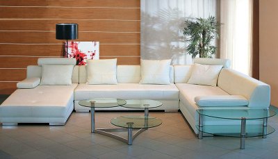 3334 Sectional Sofa in White Bonded Leather by VIG