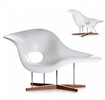 White Fiberglass Modern Artistic & Attractive Chaise Lounger