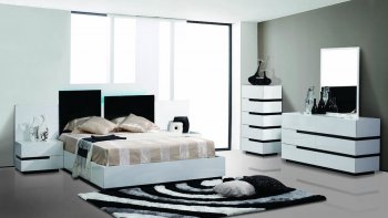 Blanca Bedroom in White & Black by American Eagle w/Options [AEBS-Blanca]