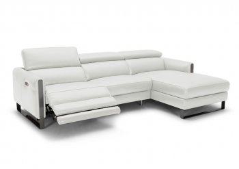 Vella Premium Power Motion Sectional Sofa in Leather by J&M [JMSS-Vella]