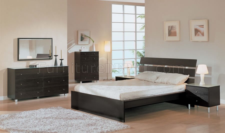 Dark Cappuccino Finish Contemporary Bedroom With Straight Lines