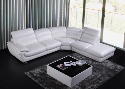 8468 Sectional Sofa in White Eco-Leather by VIG