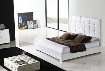 Sorrento Bed in White Half Leather by Casabianca [CBB-Sorrento White]