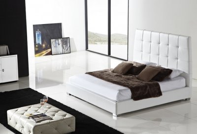 Sorrento Bed in White Half Leather by Casabianca