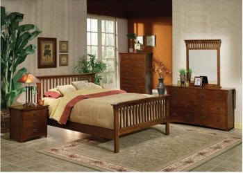 Walnut Finish Casual Solid Bedroom with Slightly Antique Touch [CRBS-185-200441]