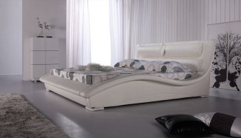 White Leatherette Modern Stylish Bed w/Padded Headboard [SHBS-2840-White]