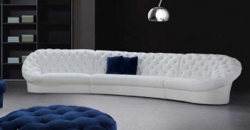 0618 Cosmopolitan Sectional Sofa in White Fabric by VIG [VGSS-0618 Cosmopolitan White]