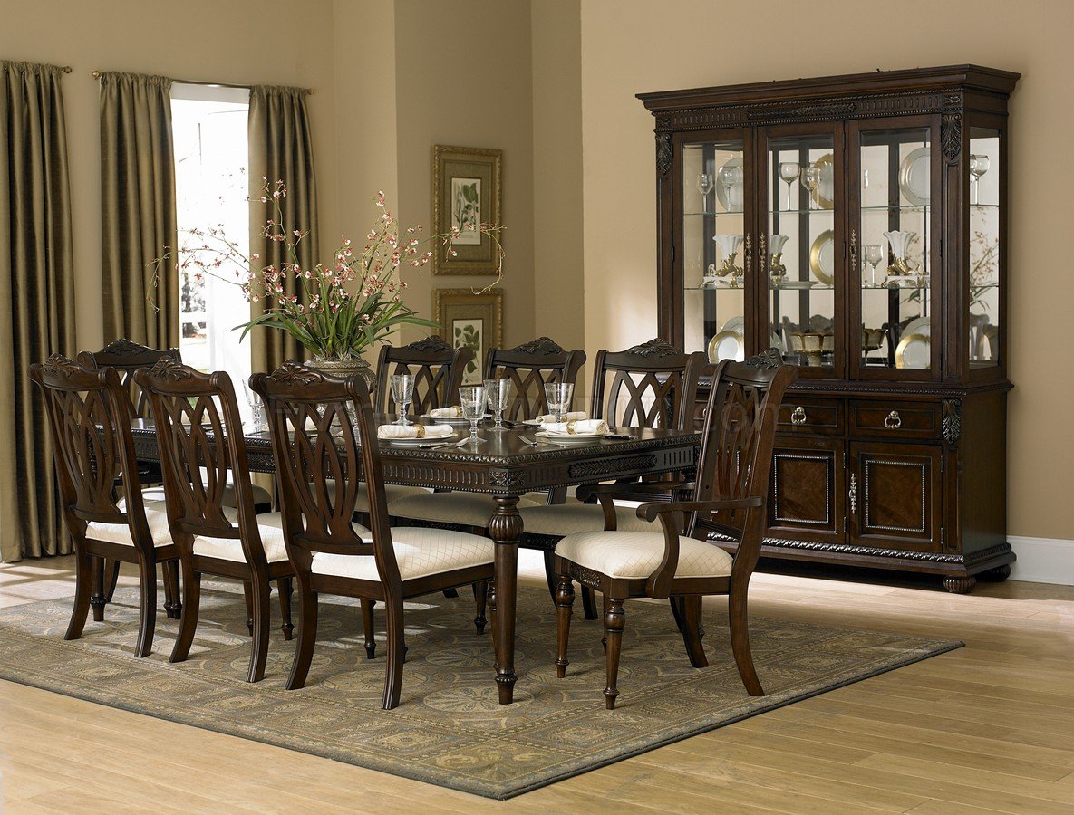 Decorating Dining Room With Cherry Table