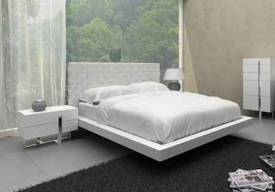 Zack Bed in White Leatherette by Casabianca