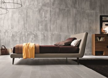 Metropolitan Platform Bed in Taupe Leatherette by J&M [JMB-Metropolitan]