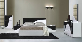 White & Black Verona Moden Bedroom w/Optional Casegoods [AEBS-Verona White Black]