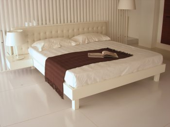 White Piano Leather Finish Contemporary Bed [NSBS-423006-Bianca]