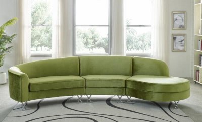 MS2070 Sectional Sofa in Green Velvet by VImports