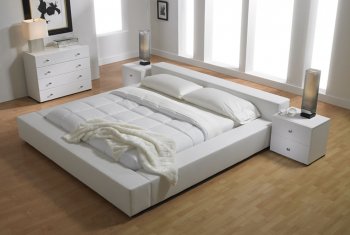 Elegant White Leatherette Upholstered Platform Bed [MLB-MD309-Q-WHT]