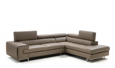 Magnolia 7634 Sectional Sofa in Genuine Italian Leather by IDP